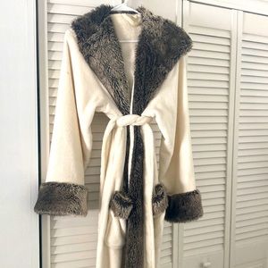 Pottery barn faux fur robe